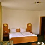 Hotel Hirsch 3*