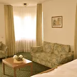 Hirsch Hotel