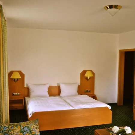 Hotell Hirsch 3*
