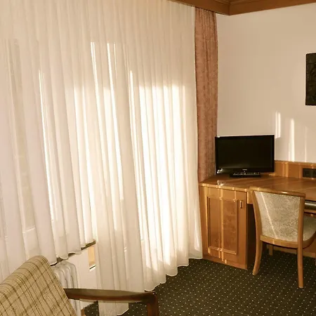 Hirsch פרוידנשטאדט